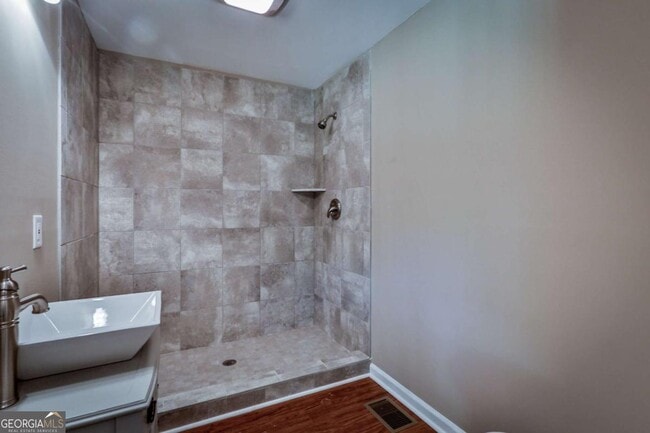 Building Photo - 680 North Ave