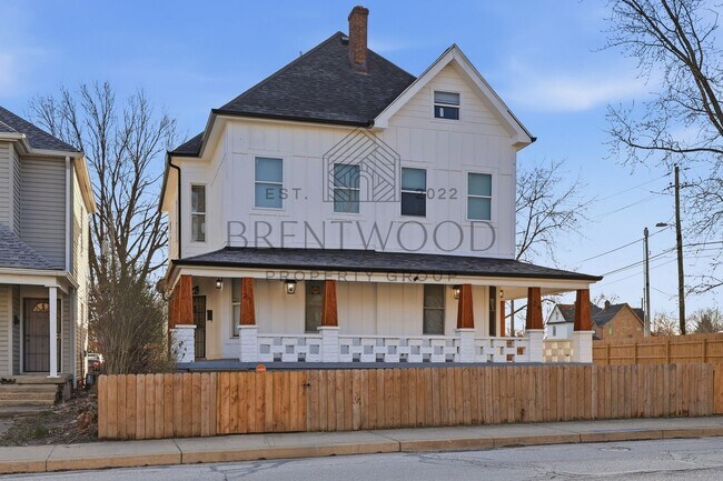 Building Photo - Fully Renovated 4bed, 3bath Home with Fenced In Yard