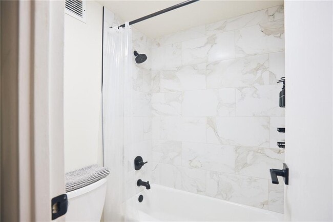 Building Photo - 2479 Peachtree Rd NE