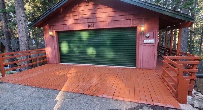 Building Photo - Lovely, quiet neighborhood off North Upper Truckee in S. Lake Tahoe