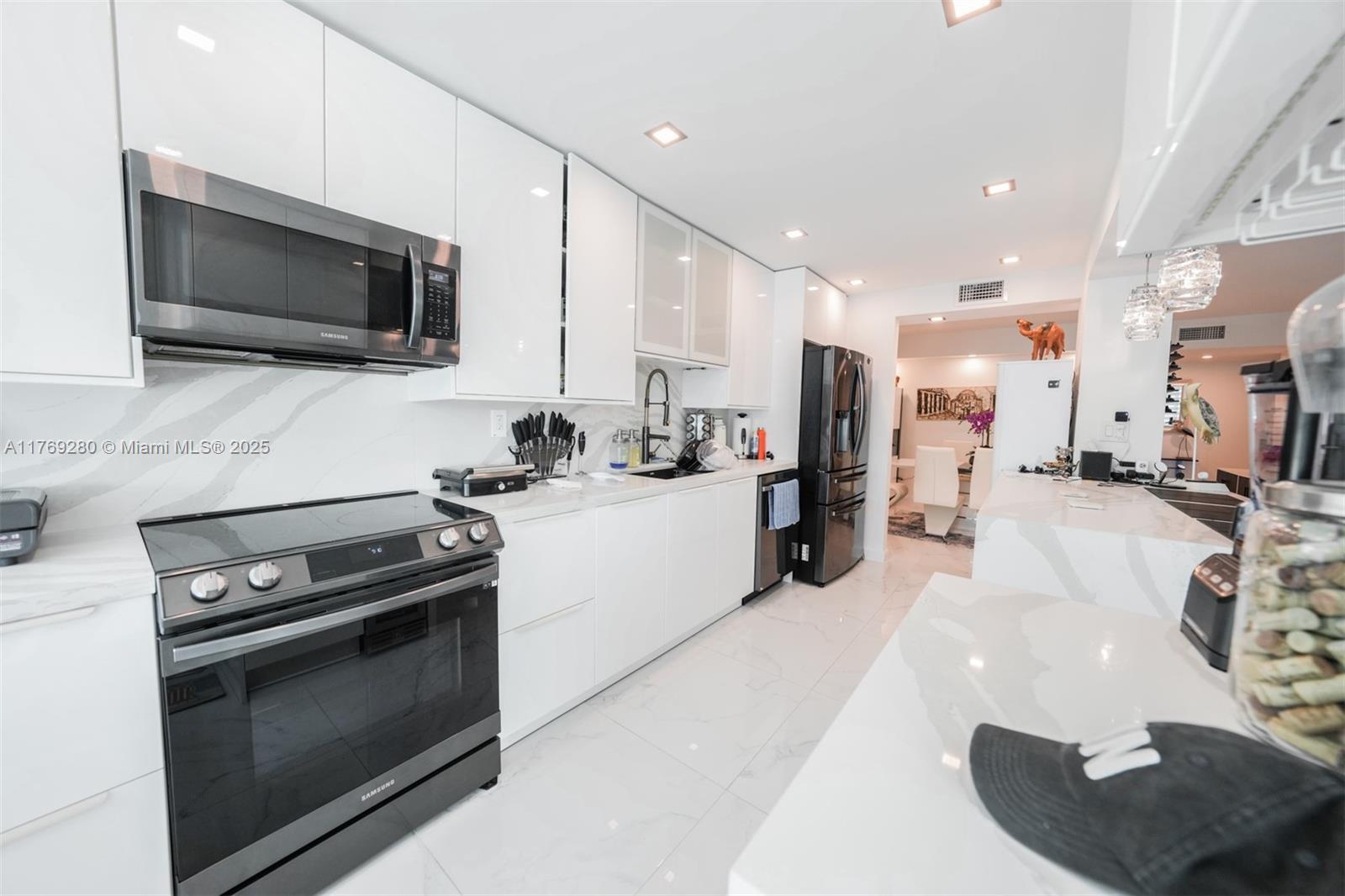 Building Photo - 18071 Biscayne Blvd