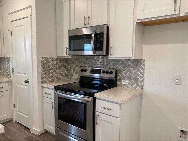 Building Photo - 652 Pheasant Hill Ln