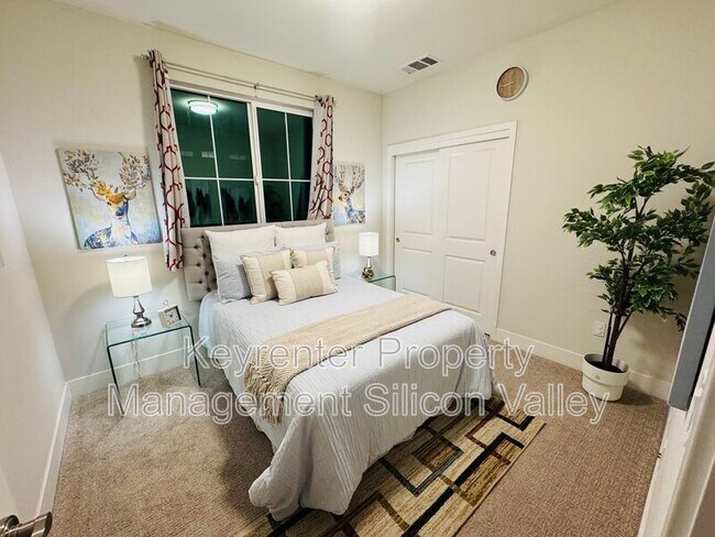 Building Photo - 1020 Skybo Ct