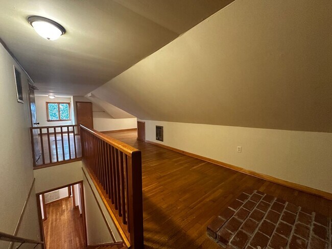 Building Photo - *Move in Special - Spacious 3 bedroom/ 2.5 bath home near Exit 8 - Morristown, TN