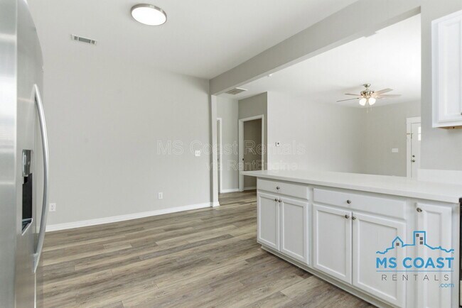 Building Photo - 962 Thelma St