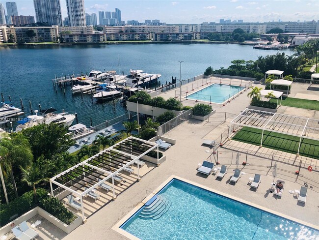 Building Photo - 18071 Biscayne Blvd