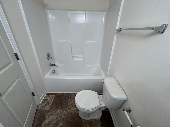 Building Photo - Coming Soon! 3/2.5 High Point Townhome, just north of town near N Main St & I-74