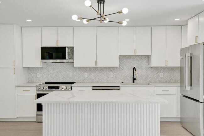 Building Photo - 840 SE 22nd Ave