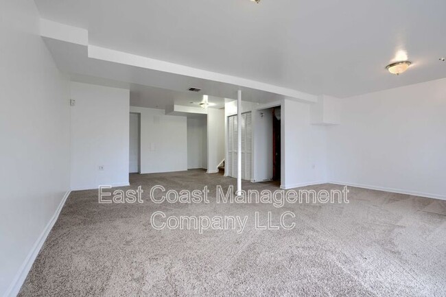 Building Photo - 1319 Upcot Ct