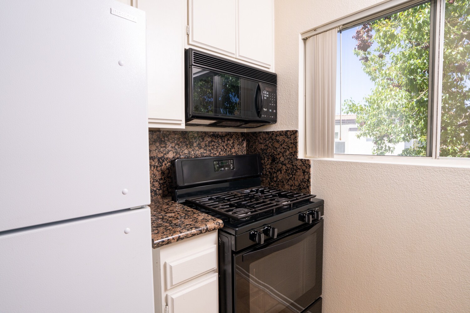 Building Photo - 21314 Nandina Ln