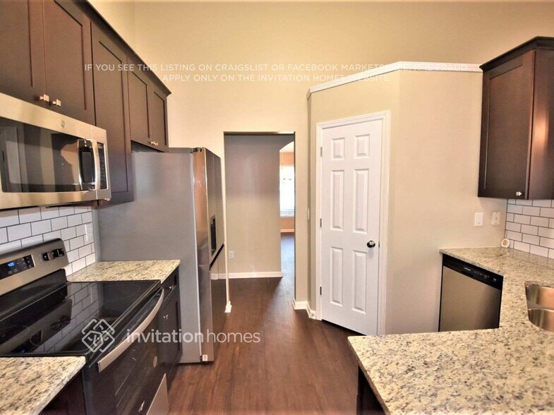 Building Photo - 8402 Angwin Pl