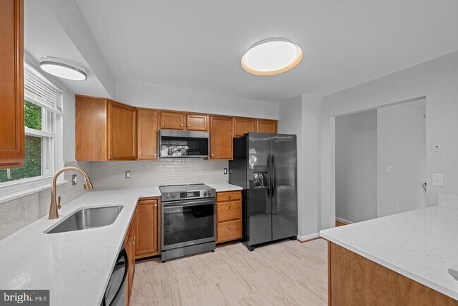 Building Photo - 100 Oak Dr