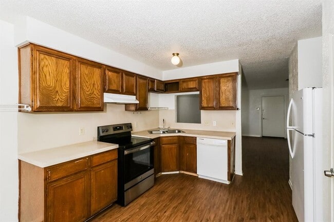 Building Photo - 323 W William Cannon Dr