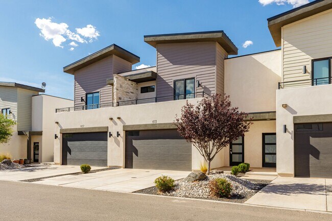 Building Photo - 613 Eureka Aly