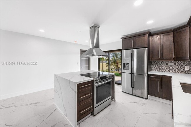 Building Photo - 218 SE 2nd St