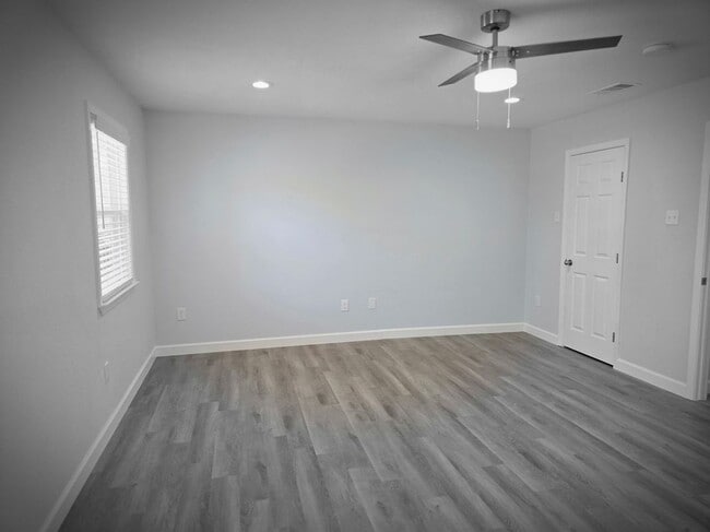 Building Photo - 2647 Springvale Dr