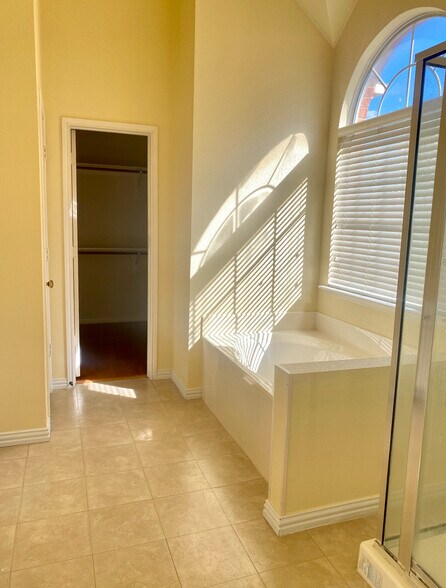 Building Photo - 8412 White Sands Dr