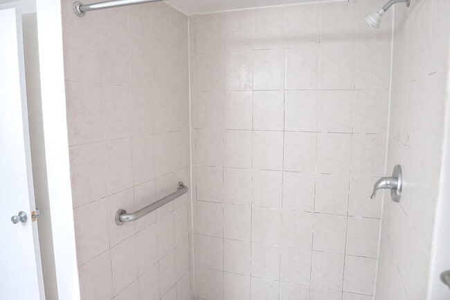 Building Photo - 2112 S Cypress Bend Dr