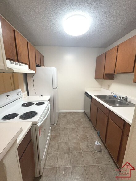 Building Photo - 430 Oriole Dr