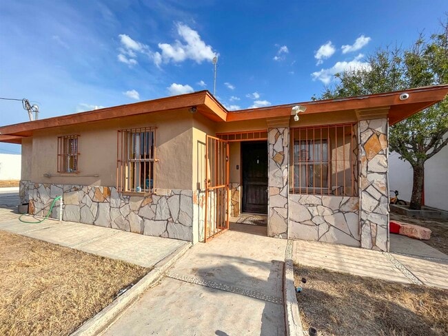 Building Photo - 105 Ranch Rd