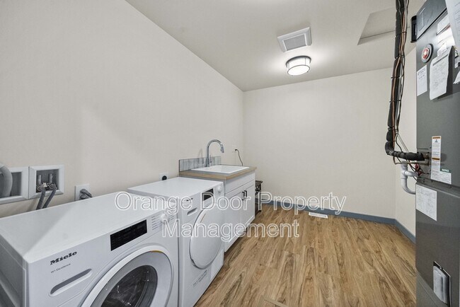 Building Photo - 7009 Stanich Ave