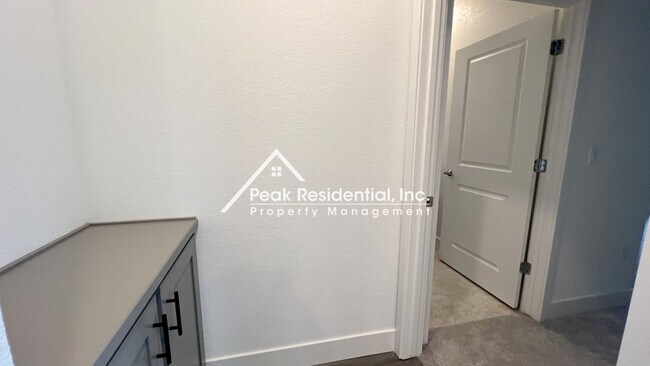 Building Photo - Newer Elk Grove 4bd/3.5ba Home near Big Horn & Poppyridge Rd