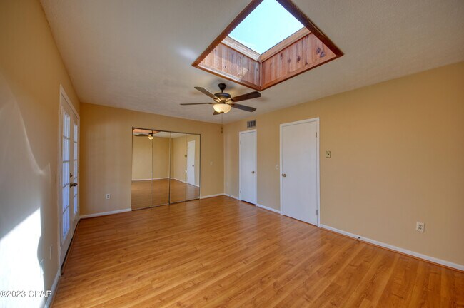 Building Photo - 7129 S Lagoon Dr