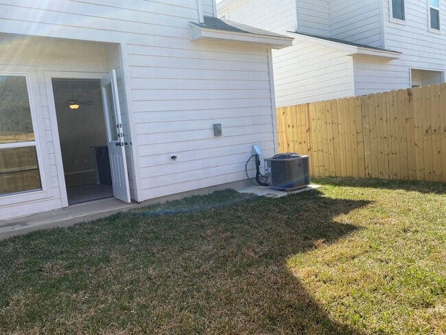 Building Photo - Welcome home to 4110 Swan's Landing #401!