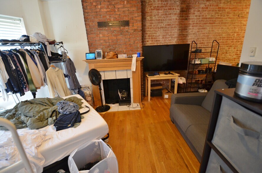 Building Photo - 111 Gainsborough St