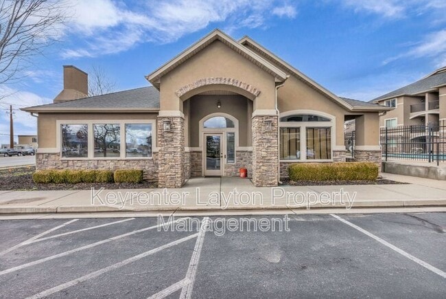 Building Photo - 905 S Main St