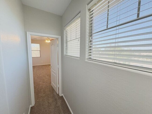 Building Photo - MOVE IN SPECILAS!! 5BD 3BA IN JOHNSON RANC...