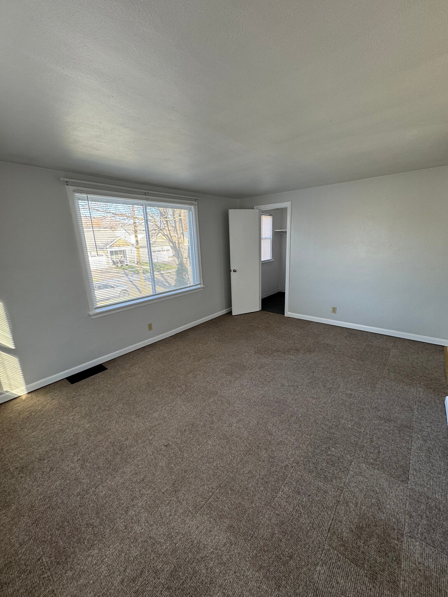 Building Photo - 142 Cayuta St