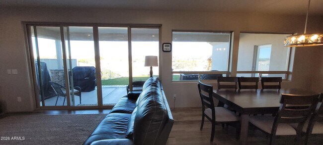 Building Photo - 900 W Hermosa Dr