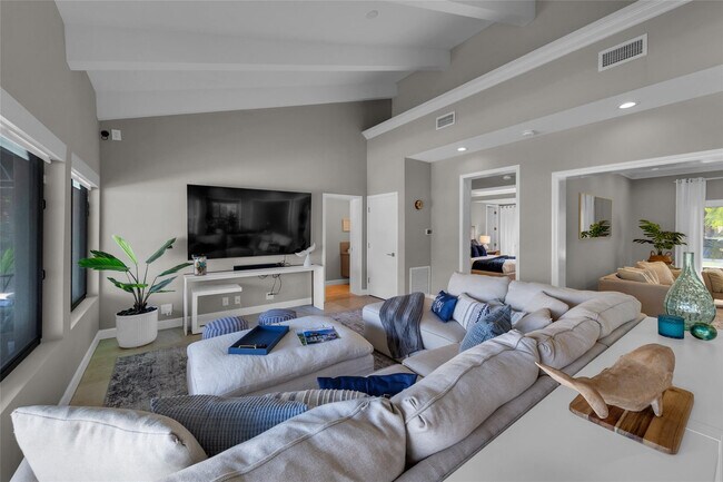 Building Photo - 616 Riviera Isle Dr