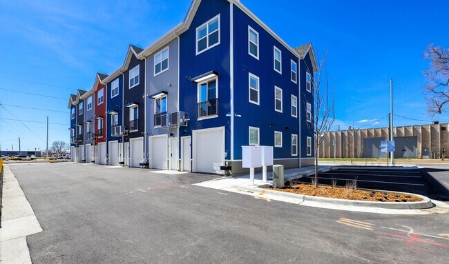 Building Photo - 210 Emery St