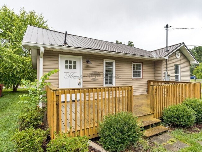 Building Photo - Updated 3 Bedroom / 2 Bath Home on Lamont