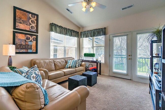 Building Photo - Fully Furnished Home. All utilities includ...
