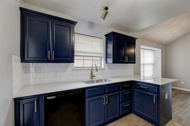 Building Photo - 312 SW 40th St