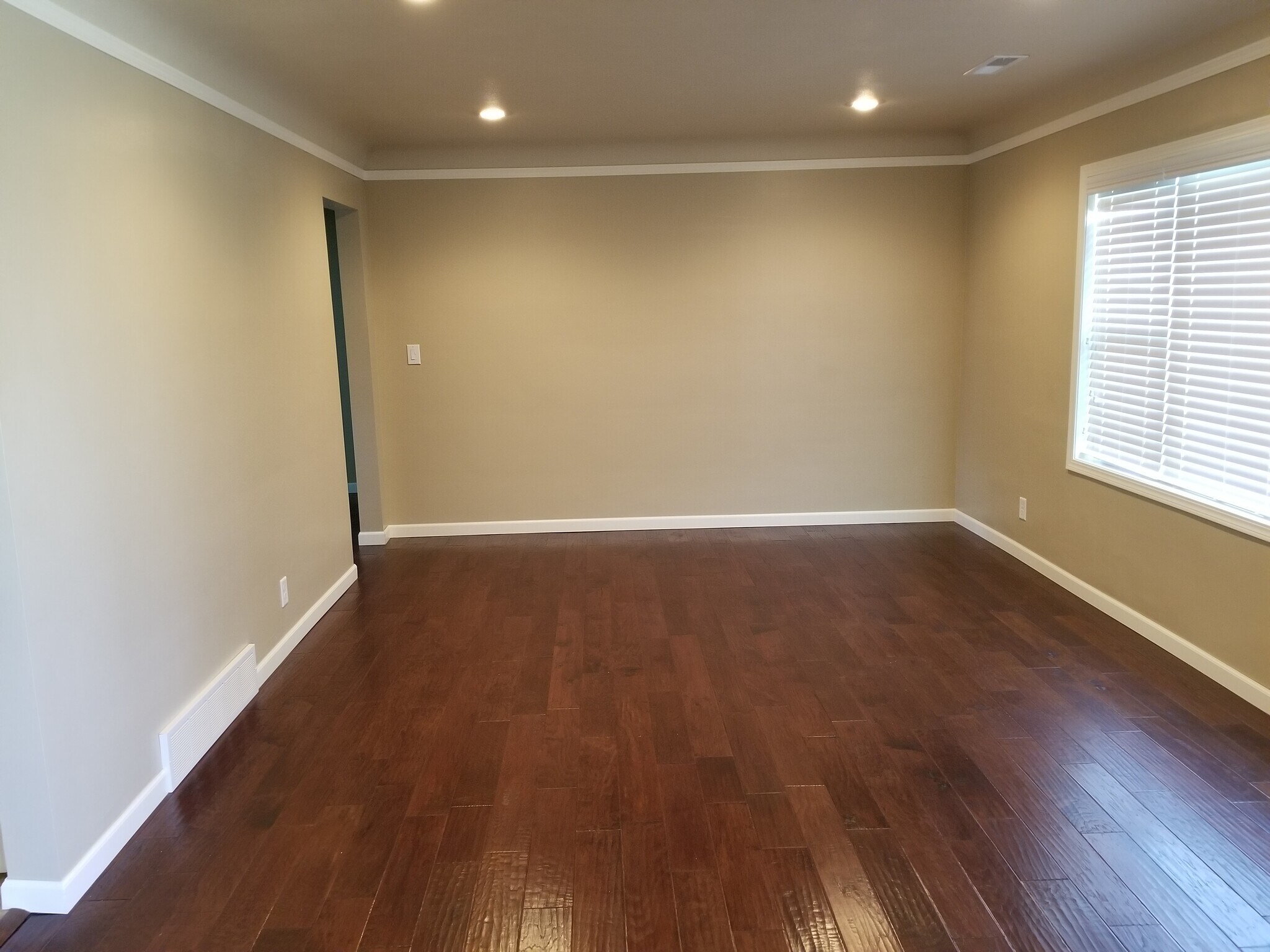 Living Room - 8305 Webster St