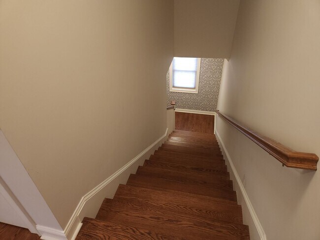 Building Photo - Stunning and Spacious Top Floor 2 Bd 2 Bath in Jamaica Plain with Parking.