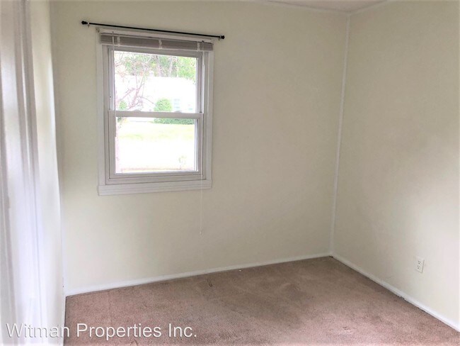 Building Photo - 3 br, 1 bath House - 66 White Birch Ave.