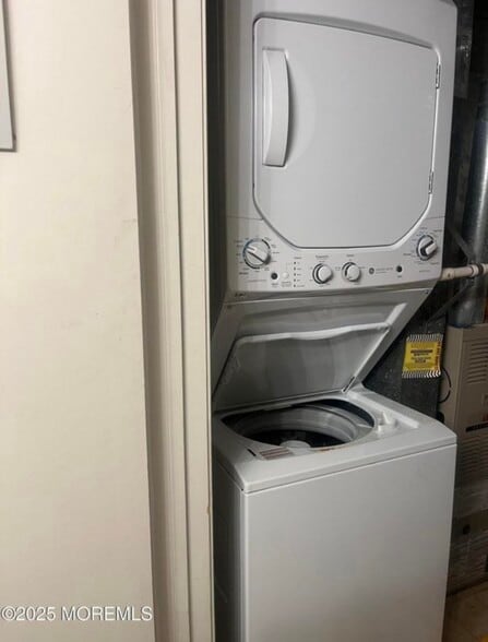 Building Photo - 182 Tulip Ln