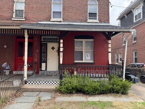 Building Photo - 224 Sumac St