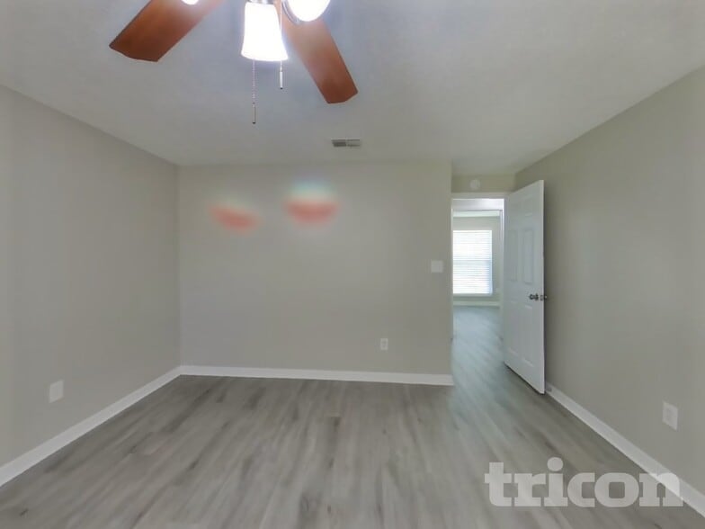 Building Photo - 3183 Bee St E