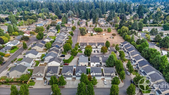 Building Photo - HALF OFF 2ND MONTHS RENT! Fully Updated 4 ...