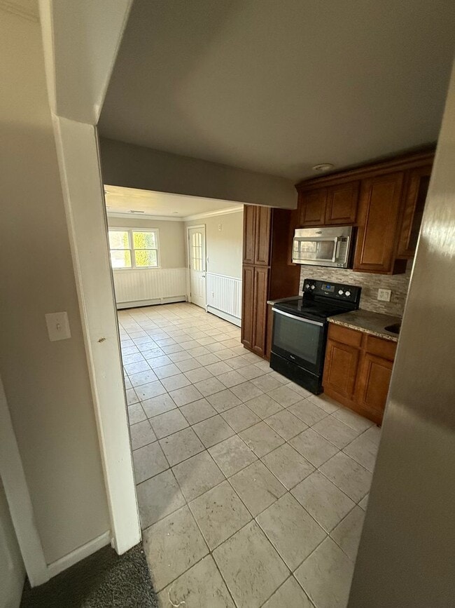 Building Photo - 5 bed / 2 Bath Neshaminy School District Single Family Home