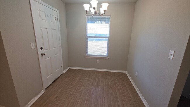 Building Photo - Great newer 3 bed 2 bath duplex.