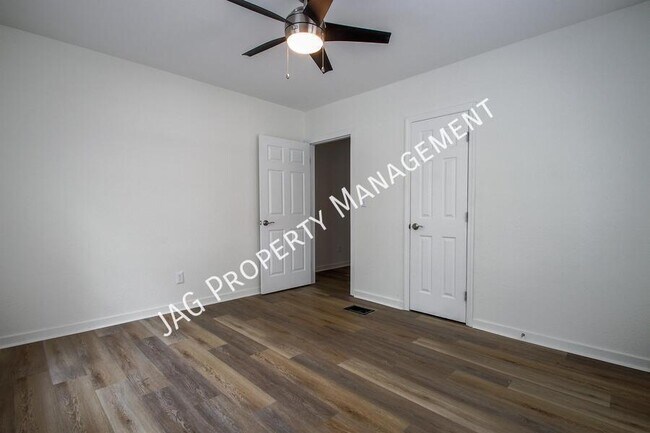 Building Photo - 2892 College St