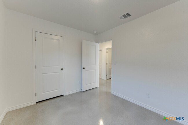 Building Photo - 526 Lost Trl