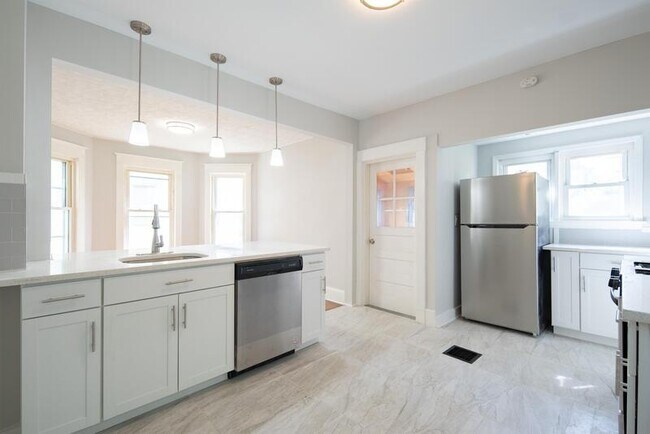 Primary Photo - 207 7th Ave
